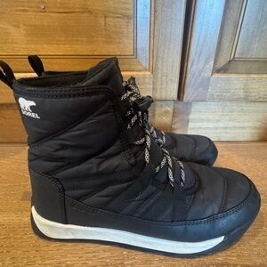 Sorel kids snow boots color black size 7